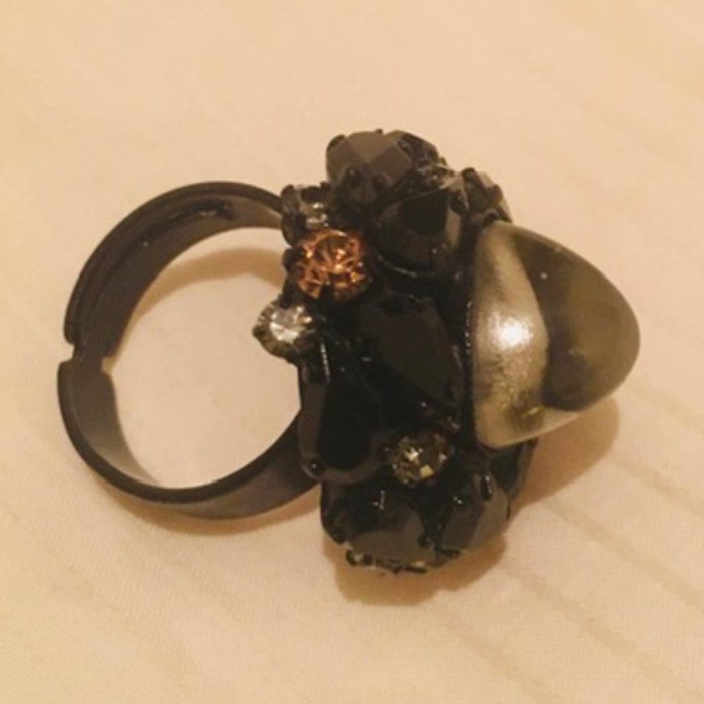 Henri Bendel Black/Gray Stone Ring NEW !